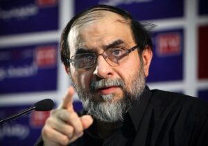 رحیمپور ازغدی: باید ترامپ را مانند مادورو بازداشت کنیم/ دوتا به گوش ترامپ بزنیم مثل سگ زوزه میکشد