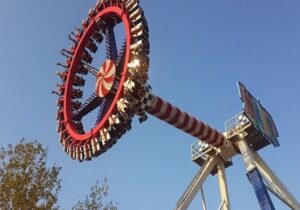 ببینید | حادثه در یک شهربازی در هند؛ ۱۴ کودک زخمی شدند