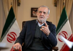 ببینید | جواب غیرمنتظره پزشکیان به یکی از منتقدان: نیازی نیست قیافه بگیری!