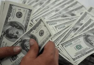 قیمت دلار، یورو و سایر ارزها امروز ۱۲ دی/ سقف قیمتی دلار باز هم شکست