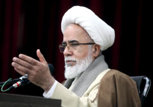 امام جمعه کرمانشاه: نقش برخی عوامل داخلی که معیشت مردم را تحت فشار قرار داده‌اند، روشن است/ در فضای مجازی، دروغ به‌جای حقیقت القا می‌شود