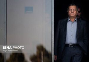 اولین حضور همتی در حیاط دولت بعد از ورود دوباره به پاستور + عکس