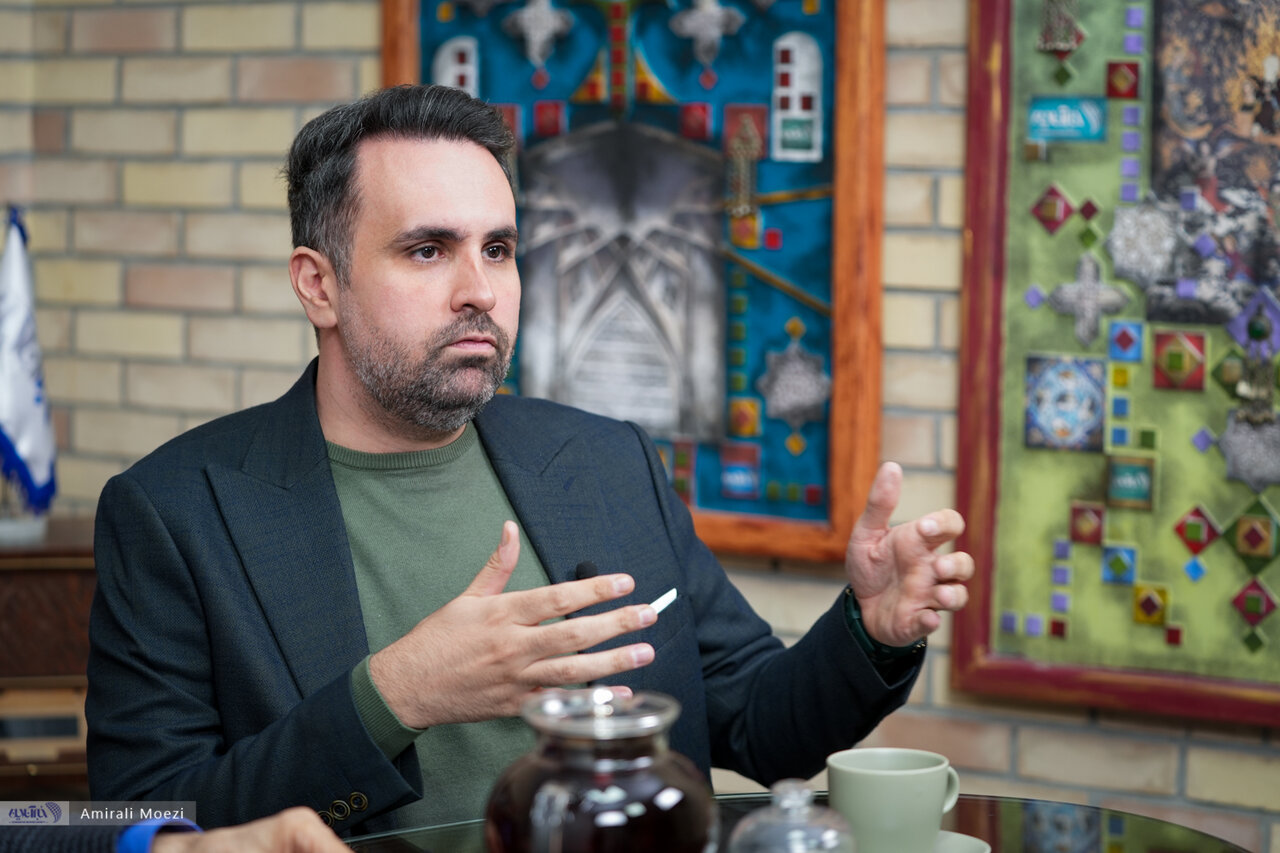 ۸میلیون راننده اینترنتی؛ این بود سرنوشت طبقه متوسط؟/ فراستخواه:حکمرانی خوب در ایران شکل نگرفته و عقلانیت کنار رفته است/ فرزانه:ستون فقرات جامعه شکسته