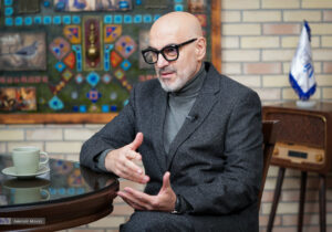 از سختیهای نشان دادن زندگی شاعرانه فروغ فرخزاد تا مستند کردن زیبایی جهان/ رامین حیدری فاروقی: سانسور حاصل ترس از خود است و هراس از احتمال آشکارگی