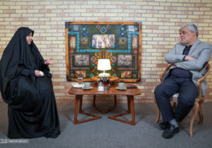 به پدر گفتم کاش شما مغازه دار بودید، ولی حاج قاسم سلیمانی نبودید تا زندگی راحت تری داشتم/ روزی که ازدواج کردم حاج قاسم من را بوسید و گفت بابا حلالم کن