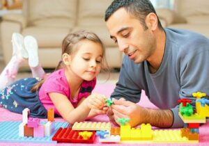 چگونه بازی و تجربه‌های کودکانه، شخصیت و موفقیت بزرگسالی را می‌سازند؟