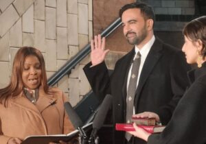 ممدانی با دستی بر قرآن، به عنوان شهردار جدید نیویورک سوگند خورد