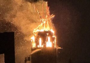 ببینید | آتش‌سوزی در کلیسای تاریخی آمستردام