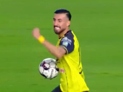 ببینید | اصفهانیها خیلی زود به بازی برگشتند؛ گل اول سپاهان به استقلال با یک گلبهخودی عجیب!