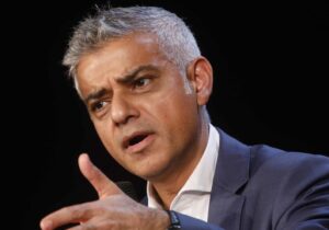 شهردار لندن: تسلیم شدن در برابر ترامپ قلدر احترام نمی‌آورد