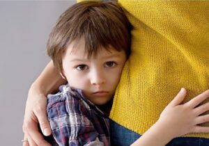 اضطراب جدایی کودک؛ والدین چگونه می‌توانند آن را مدیریت کنند؟