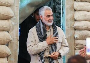 انتشار عکسی منتشر نشده از سردار سلیمانی در کنار همرزم قدیمیاش