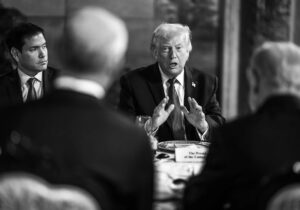 سیانان: آرایش نظامی تغییر نکرد؛ترامپ برای حمله به ایران نیاز به مجوز کنگره دارد/ایران: درآمادهباش کامل هستیم/ اعتراف مهم پمپئو و کنایه بنن به ترامپ