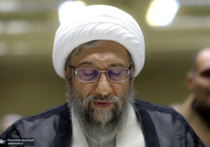 واکنش آملی لاریجانی درباره اعتراضات اخیر؛ انتقاد و مطالبه‌گری حق ملت است، اما نباید به دشمن چراغ سبز داد/ ترامپ پاسخ تهدیدهایش را در جنگ ۱۲ روزه گرفت