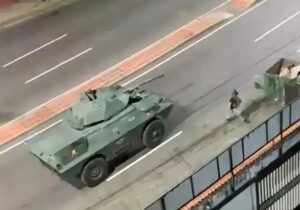 ببینید | آماده‌باش نیروهای مسلح ونزوئلا بعد از حمله آمریکا