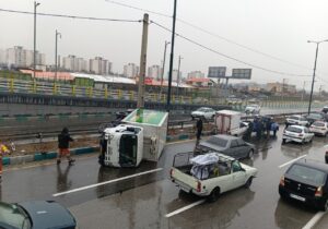 ببینید | واژگونی خودروی باری در بزرگراه متوسلیان شرقی