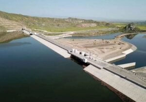 یک سد سرریز کرد