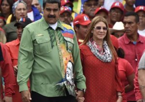 مسکو: آمریکا فورا اعلام کند مادورو و همسرش کجا هستند