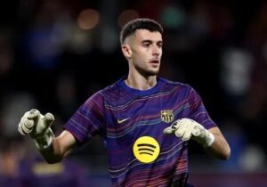 عکس | بنر جنجالی علیه دروازهبان بارسلونا؛ تو خائنی!