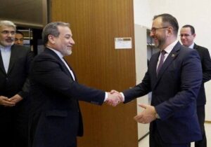 عراقچی و وزیر خارجه ونزوئلا تلفنی گفت و گو کردند