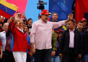 چرا مردم و ارتش ونزوئلا در برابر اقدام امریکا سکوت کردند؟/ چرا رهبر اپوزیسون هم سرش بی کلاه ماند؟