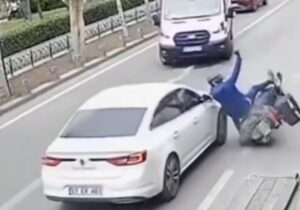 ببینید | ثوابی که کباب شد؛ موتورسوار به آمبولانس راه داد اما…