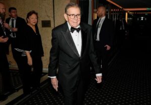 گونزالس خطاب به ارتش: من را به قدرت برسانید