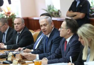 نتانیاهو مدعی شد: موضع اسرائیل و آمریکا درباره ایران مشترک است/ لحظه تاریخی برای ایران فرا رسیده/ شبکه ۱۲: بحث حمله به ایران در عمارت پالم بیچ