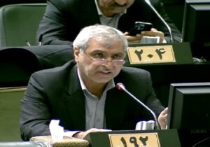 مخالفت نایب رئیس کمیسیون برنامه و بودجه مجلس با افزایش حقوق‌ها به اندازه تورم؛ گرفتار مارپیچ تورم-دستمزد می‌شویم