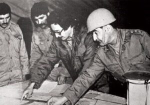 بنی‌صدر از پشت بی‌سیم گفت: «من به‌ عنوان فرمانده کل قوا، به تو دستور می‌دهم عقب‌نشینی کن!»