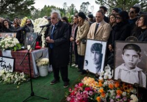 تصاویری تازه از خاکسپاری بهرام بیضایی