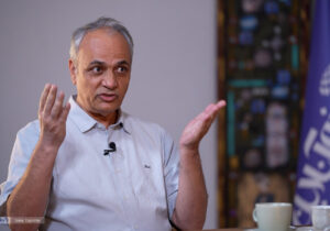 زیدآبادی: کشور را با «دموکراسی مصباح» اداره کنید، ما راضی هستیم!