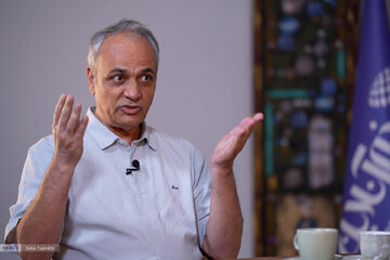 زیدآبادی: کشور را با «دموکراسی مصباح» اداره کنید، ما راضی هستیم!