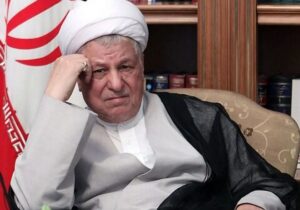 خاطرات هاشمی: سخنگوی وزارت خارجه خواست از سیاستهای اصولی نظام سر دربیاورد