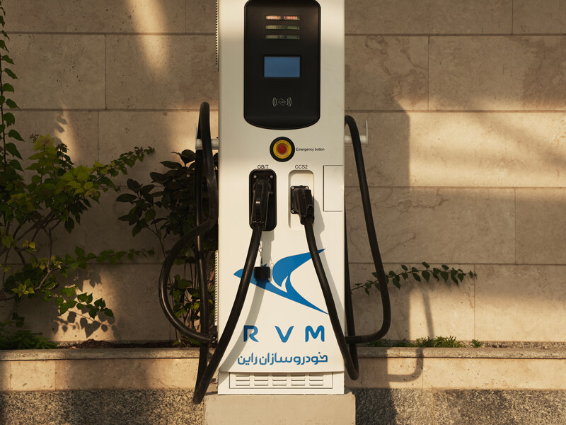 استقرار جایگاه های شارژ خودرو های برقی در جزیره کیش