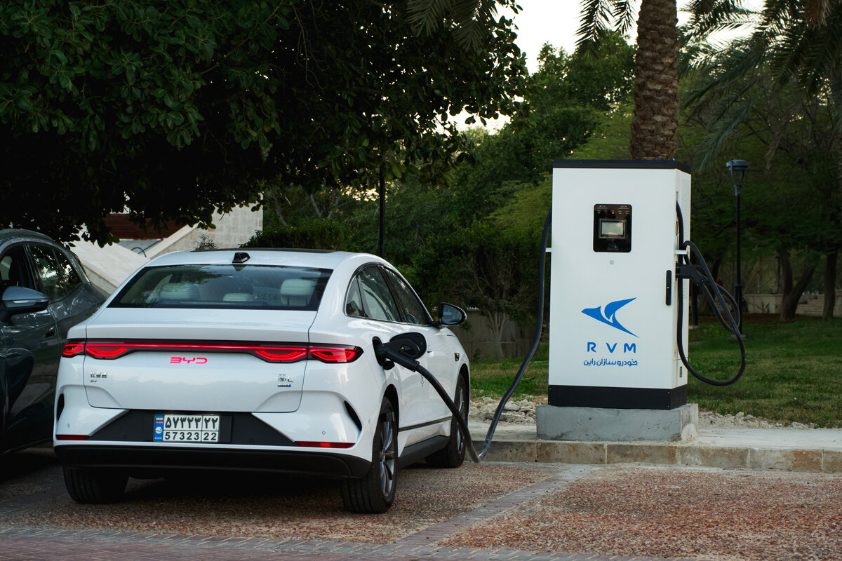 توسعه تاکسی های برقی راین پاک کیش