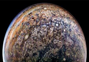 ابرهای فریبنده مشتری / زیر این زیبایی، آشوب جریان دارد