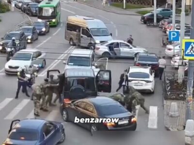 ببینید | لحظه کمین و دستگیری غافلگیرکننده رئیس باند مافیایی توسط نیروهای امنیتی