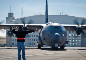 اعزام ناوگان هوایی نظامی آمریکا به بریتانیا و تکرار الگوی جنگ ۱۲روزه/ چه سناریوهایی مطرح است؟
