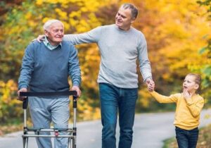 یک نگاه مهربان و سرشار از رحمت به والدین، گامی به سوی رحمت الهی