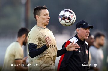 اولین تصویر از سرگیف در لباس پرسپولیس
