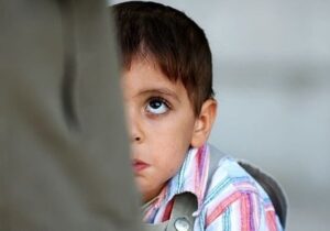 افراطگرایی از کودکی آغاز میشود؛ وقتی «کودکِ طردشده» به باورهای جزمی پناه میبرد