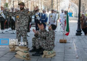«خط عاشقی» با همراهی ارتش اجرا شد/ تبلیغات جشنواره در بیش از ۵۰ نقطه پایتخت