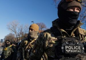 فرماندار مینهسوتا: ترامپ قبل از یک قتل دیگر، مأمورانش را برگرداند