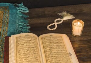 مناظره‌خوانی | دلیل تفاوت ظاهری بعضی از آیات قرآن