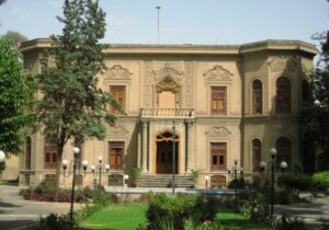 دنیای شیشه و سفال