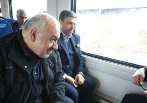 نخستین سفر آزمایشی قطار در مسیر میانه–اردبیل با حضور استاندار و معاونان وزیر راه و شهرسازی