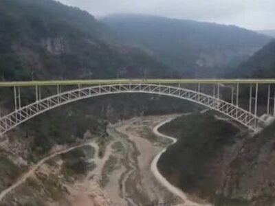 پروژه عظیم ۷۰۰ میلیارد تومانی پل زیرقوسی سد گلورد تکمیل شد/ افتتاح پل ۲۸۱ متری گلورد