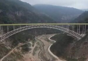 پروژه عظیم ۷۰۰ میلیارد تومانی پل زیرقوسی سد گلورد تکمیل شد/افتتاح پل ۲۸۱ متری گلورد