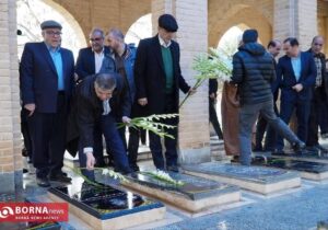 استاندار مرکزی با حضور در گلزار شهدای آشتیان با آرمان‌های شهدا تجدید میثاق کرد